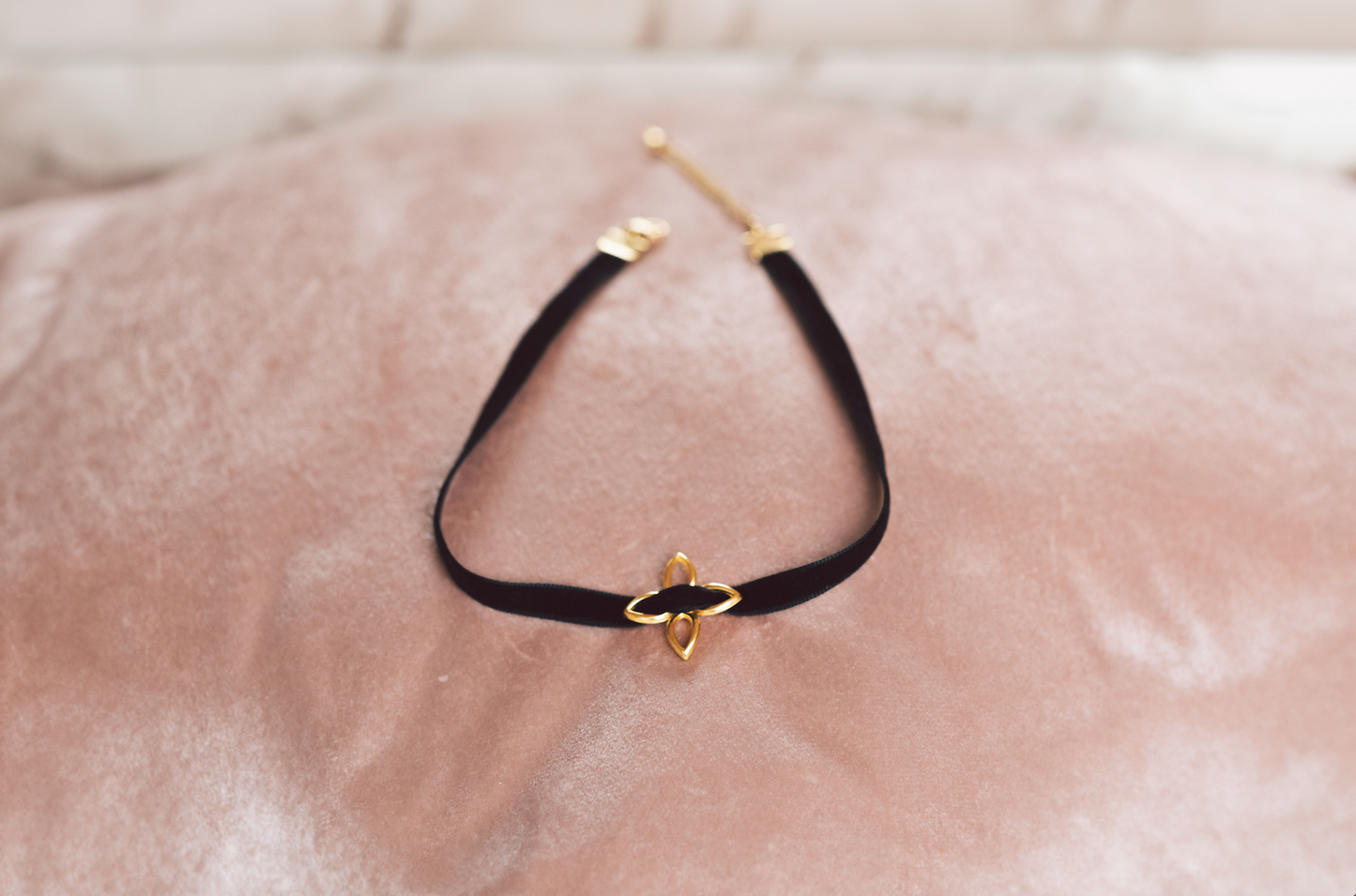 CHOKER NOIR DIVIN